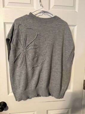 Grey sleeveless sweater with floral detail